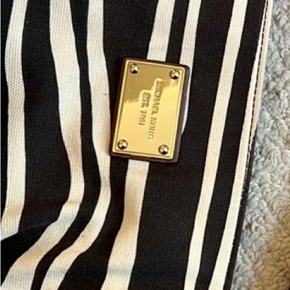 MICHAEL KORS GIRAFFE PRINT HANDBAG TOTE BLACK WHITE BROWN W/ GOLD CHAIN STRAPS - Picture 7 of 16